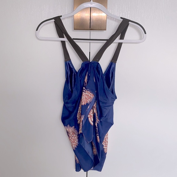 Gorgeous Silk Top Cross Back - Picture 2 of 7